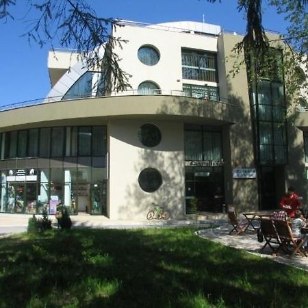 Evridika Hotel 代温 外观 照片