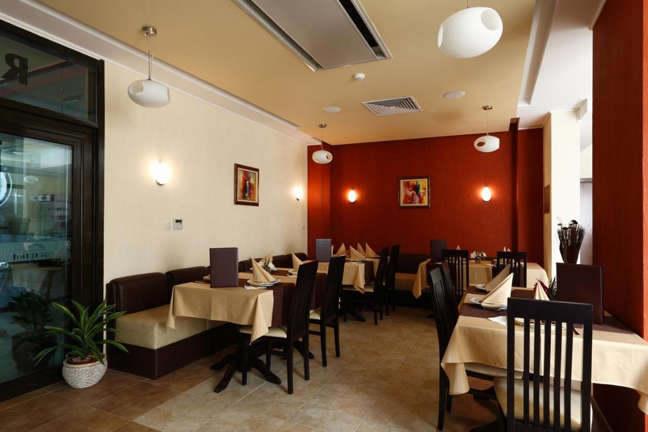 Evridika Hotel 代温 外观 照片
