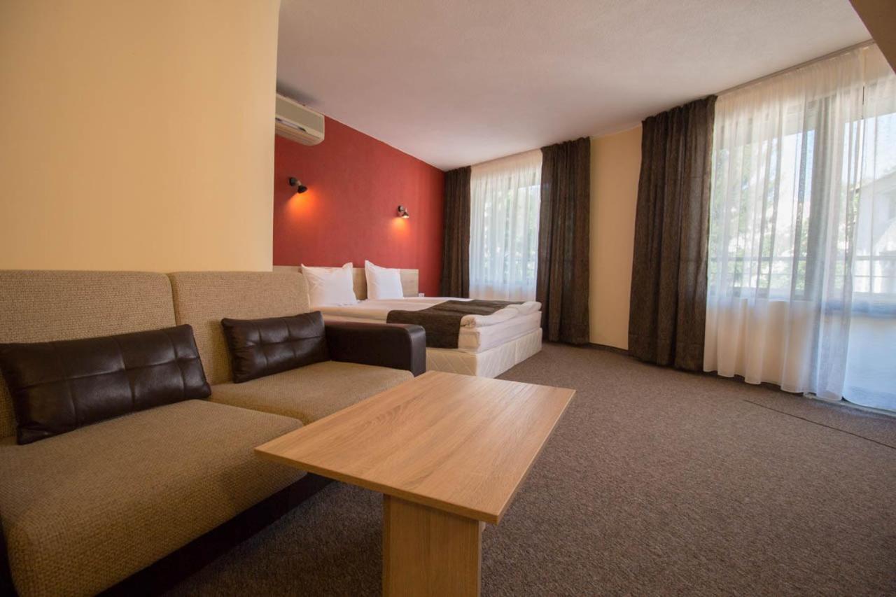 Evridika Hotel 代温 外观 照片