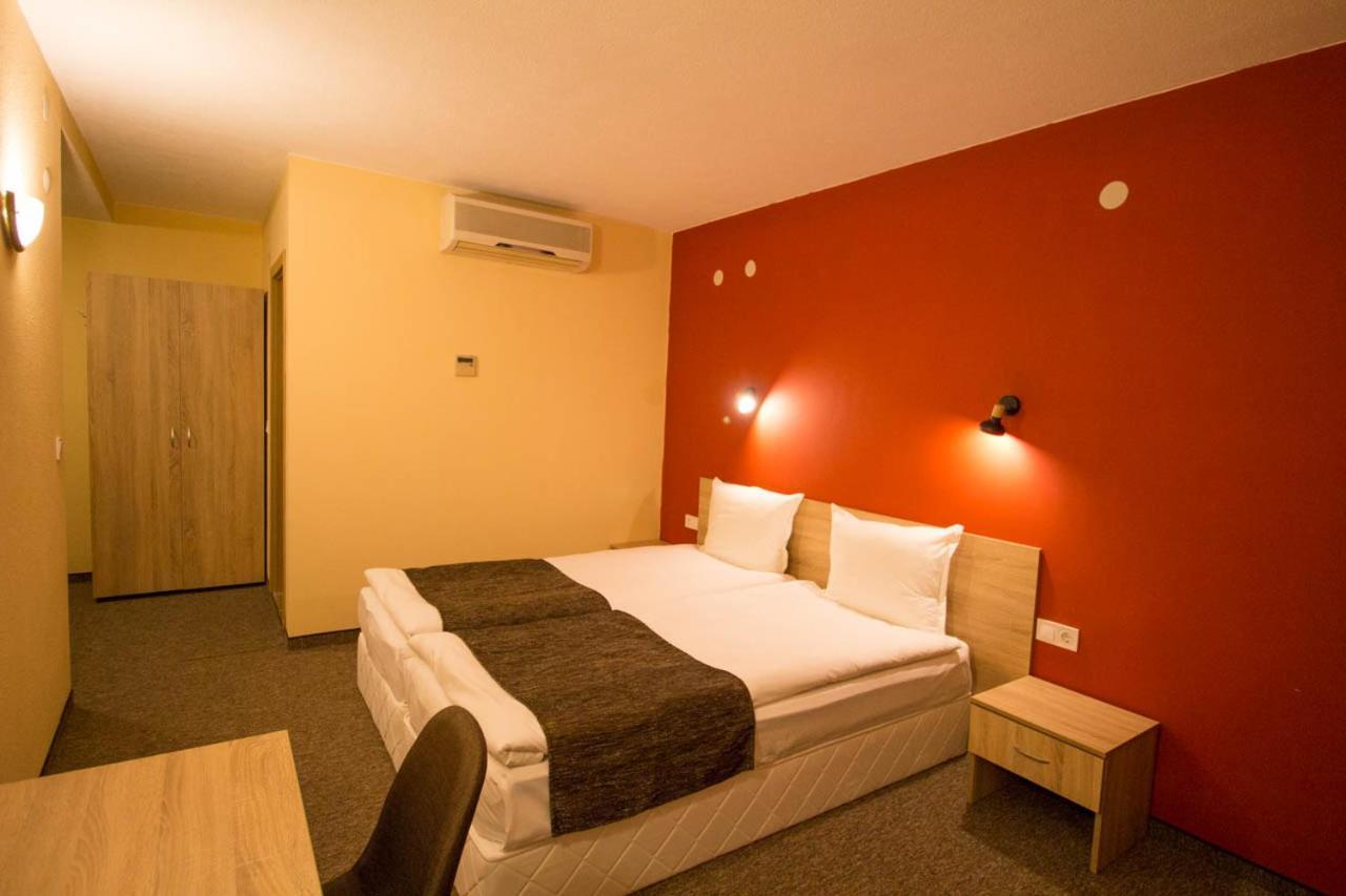 Evridika Hotel 代温 外观 照片