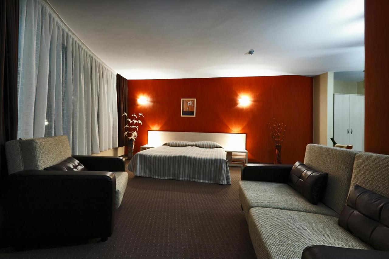 Evridika Hotel 代温 外观 照片