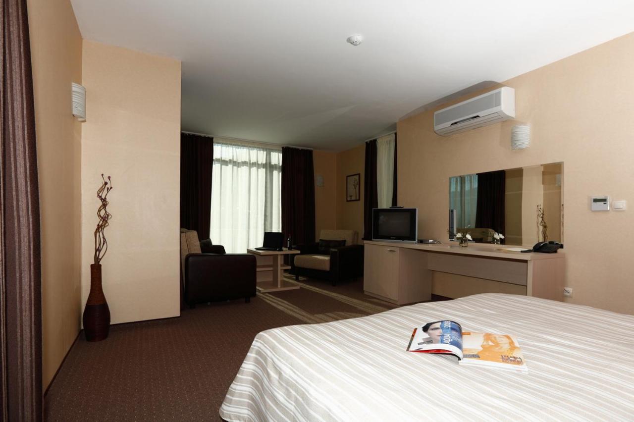 Evridika Hotel 代温 外观 照片