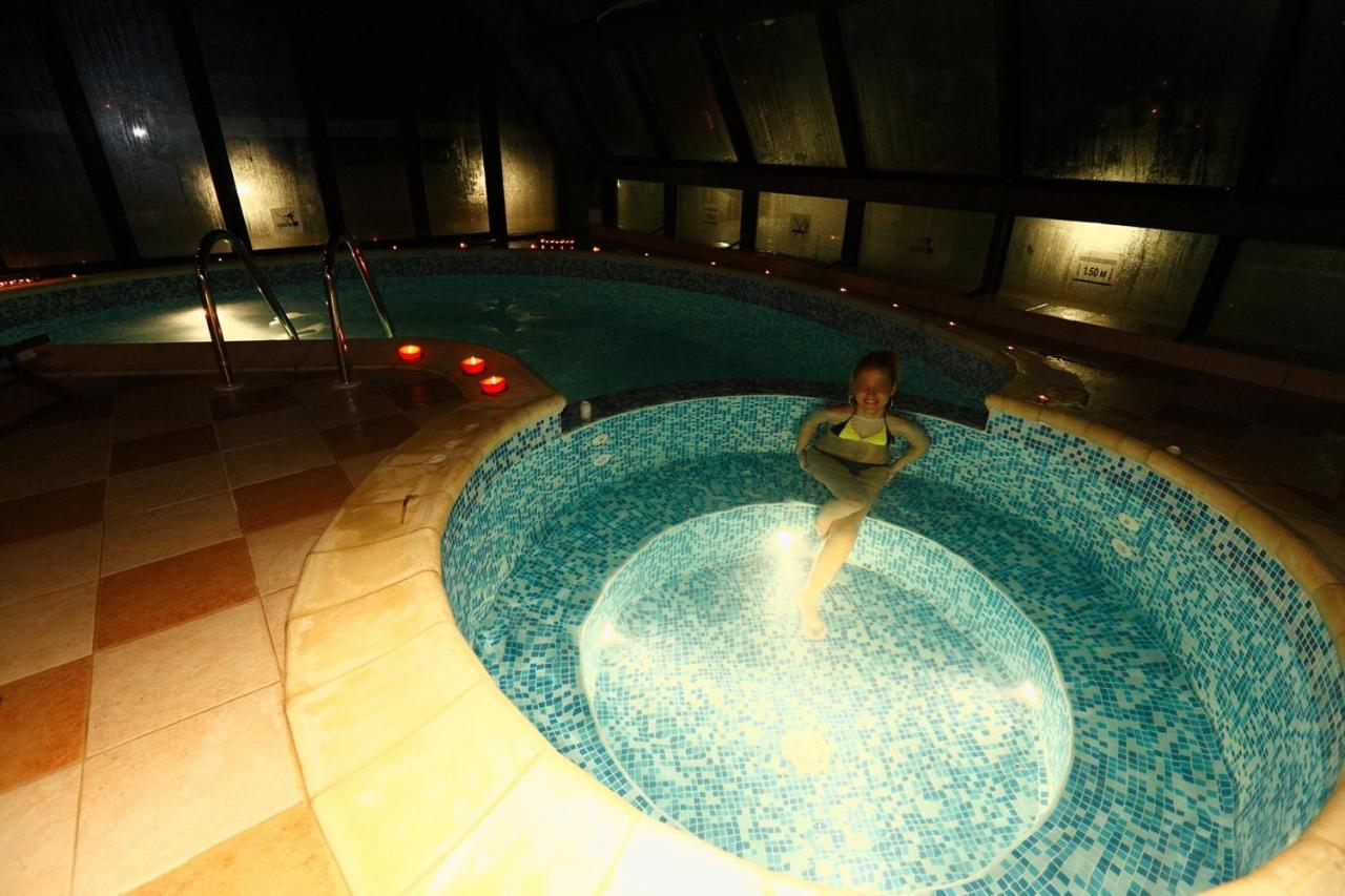 Evridika Hotel 代温 外观 照片