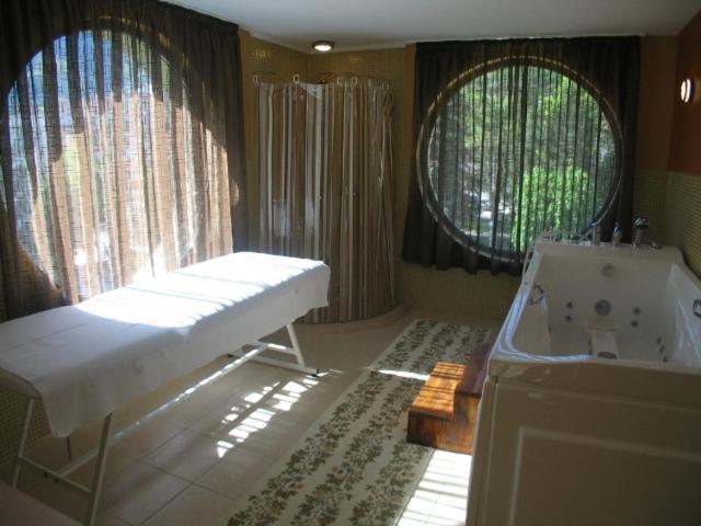 Evridika Hotel 代温 外观 照片