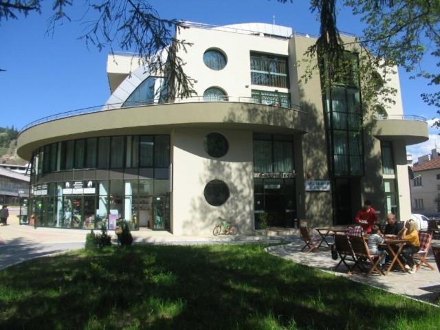 Evridika Hotel 代温 外观 照片